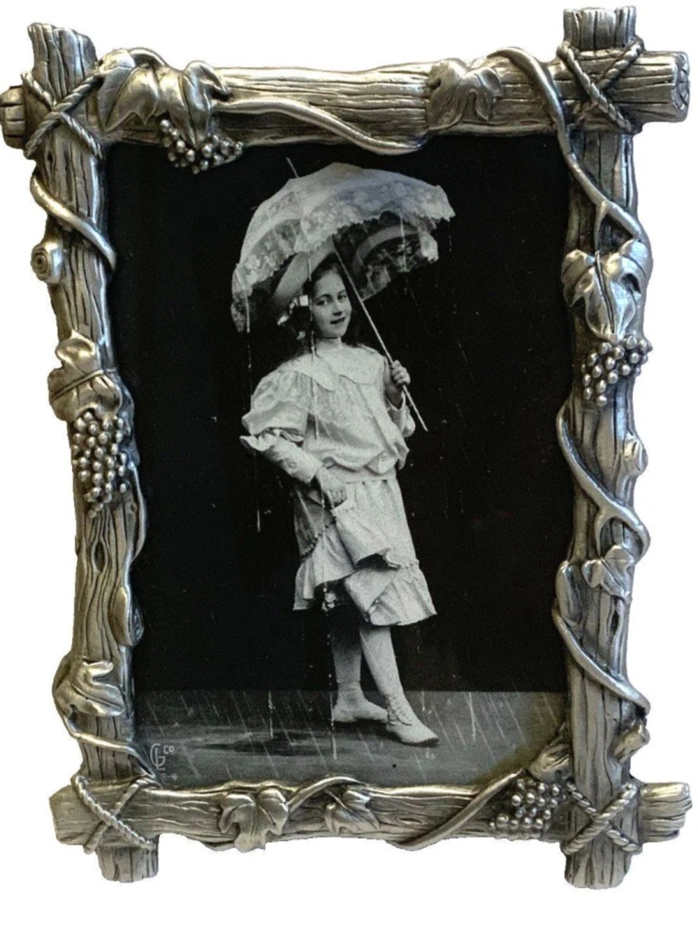 Semo 1989 Vintage Grapevine Border Art Nouveau Metal Silver Tone Photo Frame.